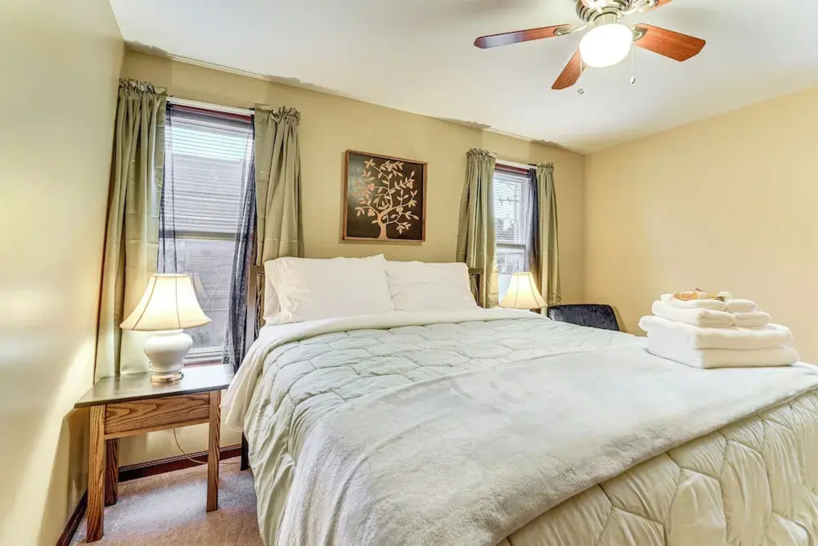 Grill, Dine & Relax Outside: Home in Tyrone!