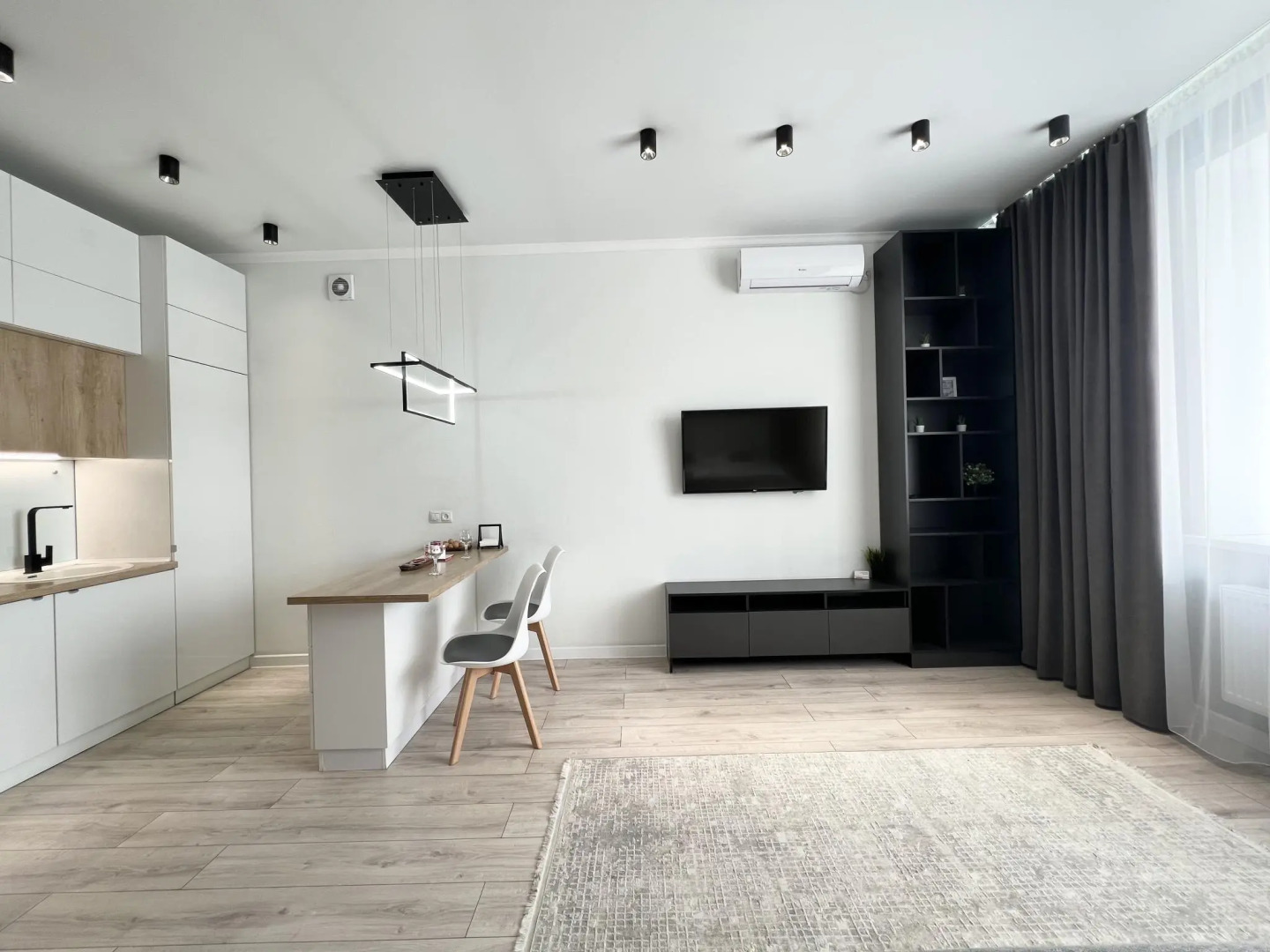 Live (Лайв) на улице Генерала Дюсенова 2/2