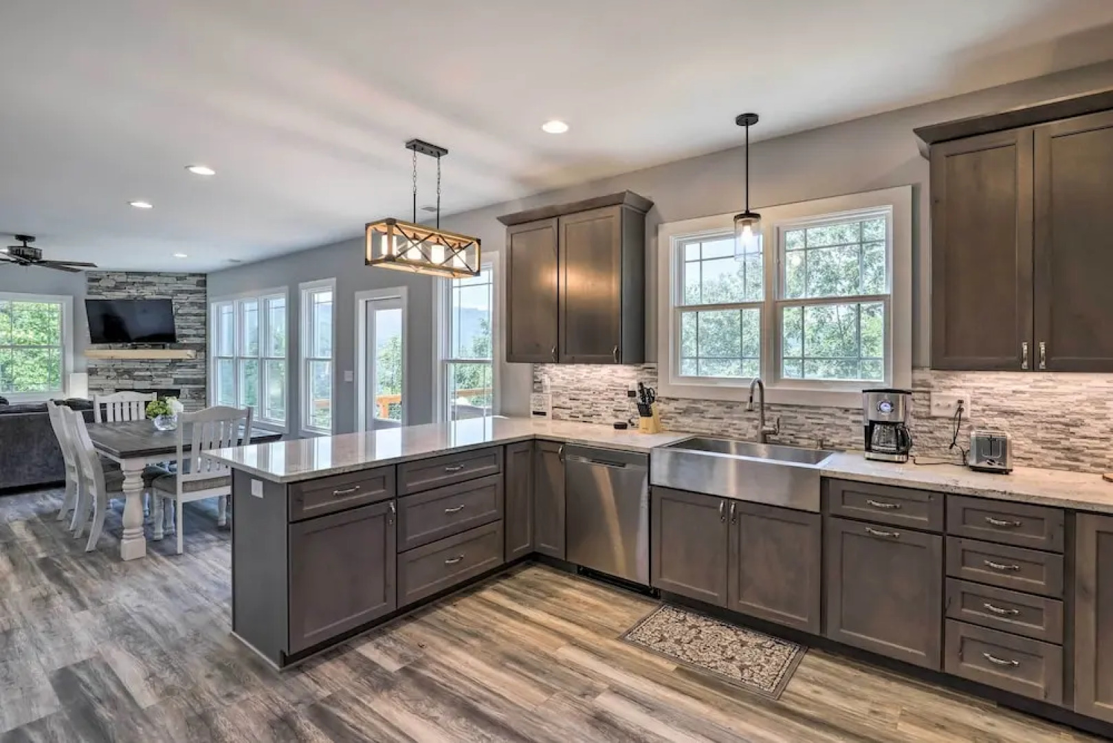 Escape w/ Hot Tub, Mtn Views: 5 Mi to Urban Trail