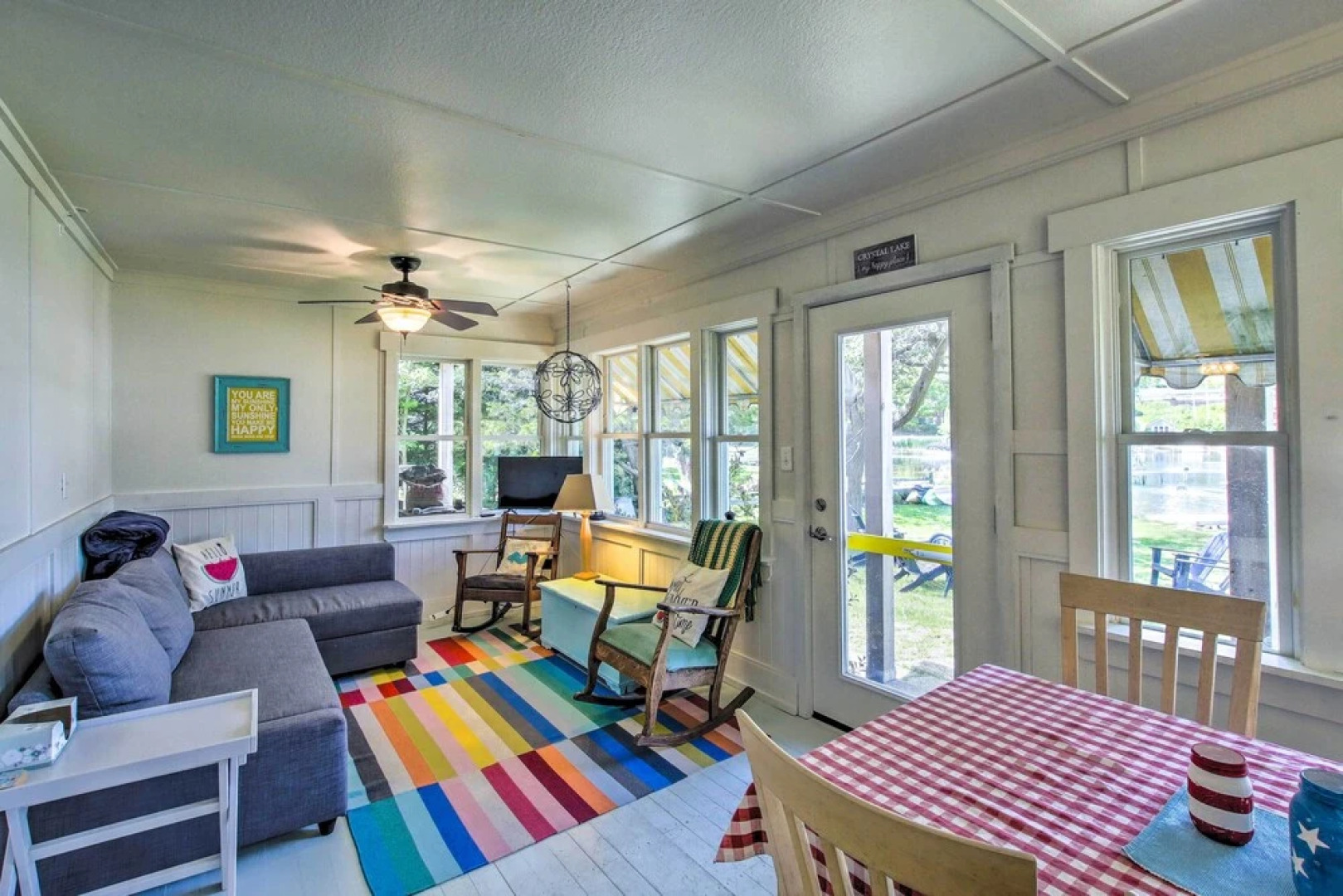 Crystal Lake Cottage: Kayaks & Fire Pit!