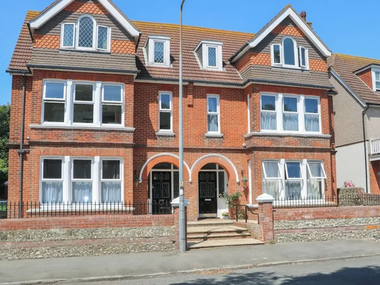 The Secret Cottage 5A