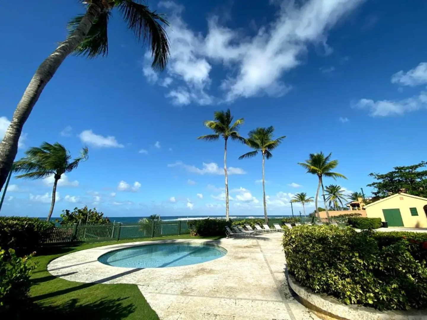 Villa Coral Reef- 4br with Community Pool Overlooking Ocean