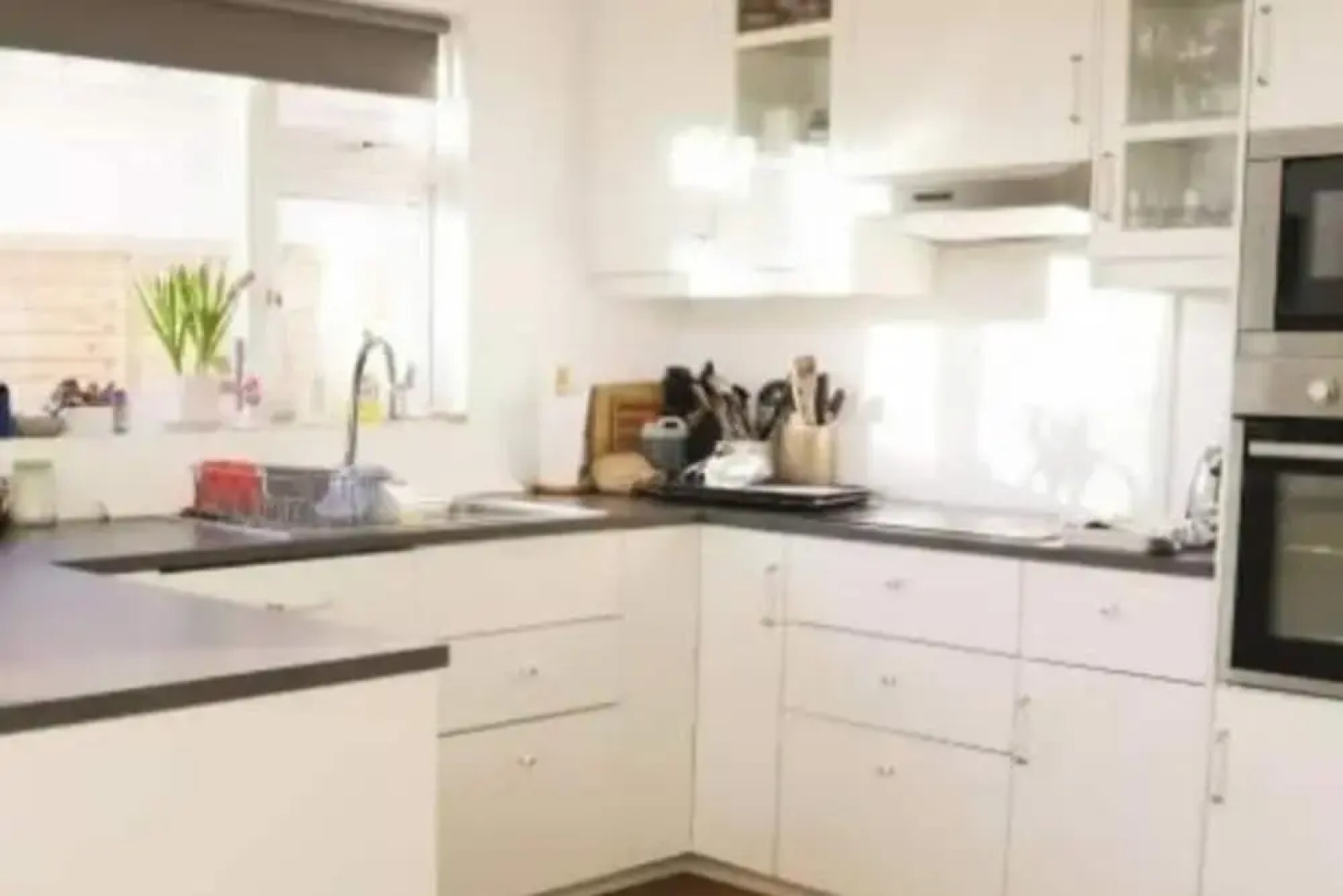 Coastal Hideaway - Sleeps 4 & Free Parking