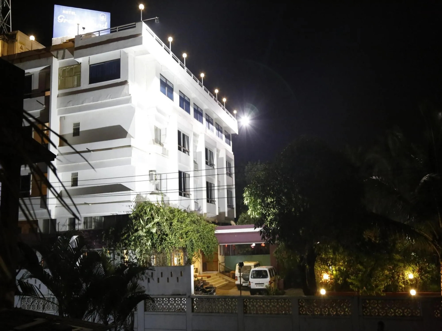 OYO 2726 Hotel Elegant