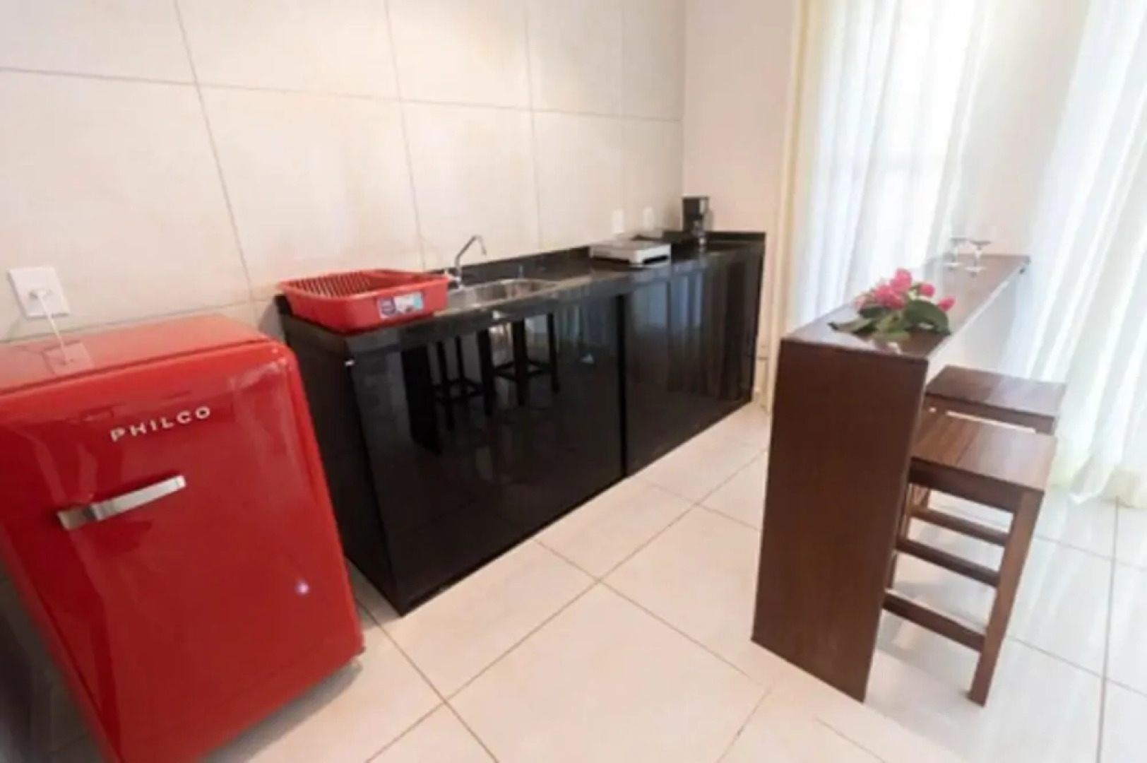 Chal Aconchegante com Vista Jardim em Vila - 02