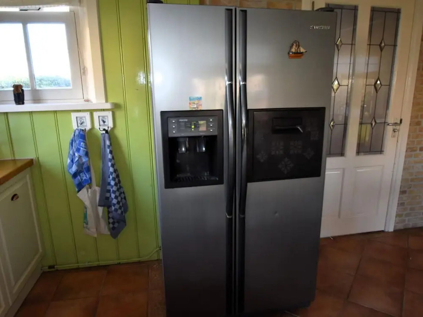 Spacious Holiday Home Close to the sea