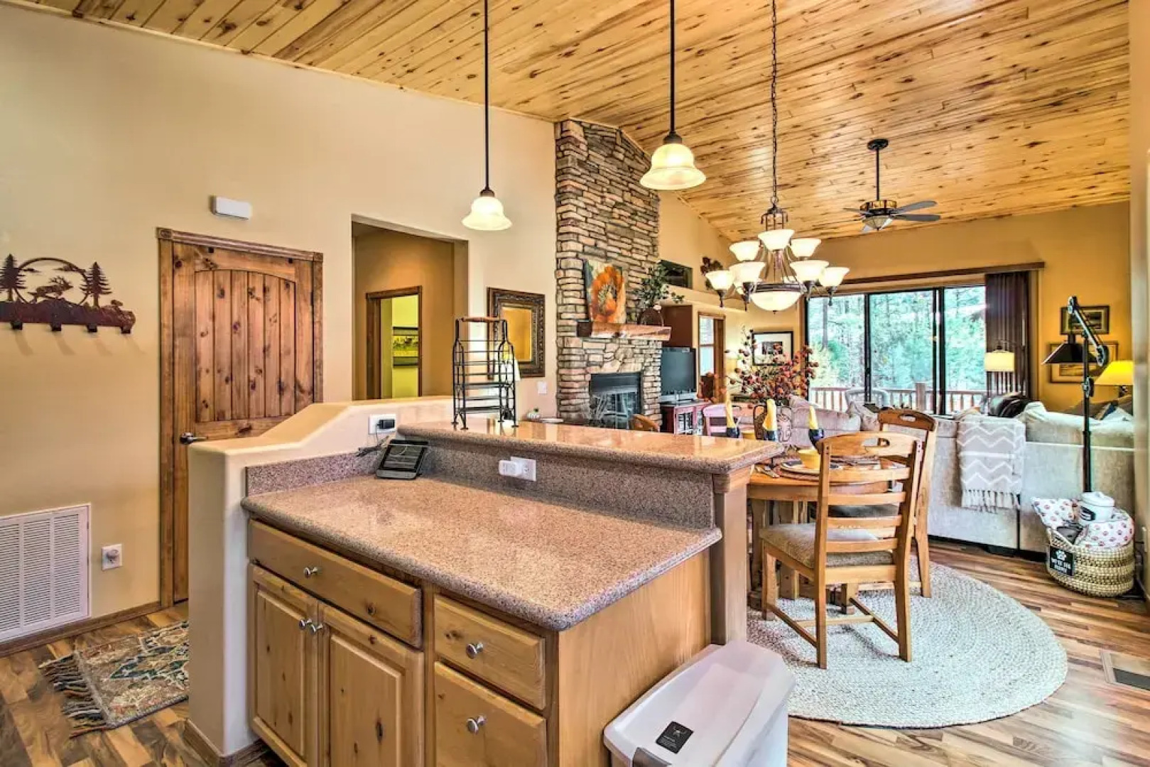 Fireside Comfort & Family Fun: Wooded Show Low Gem