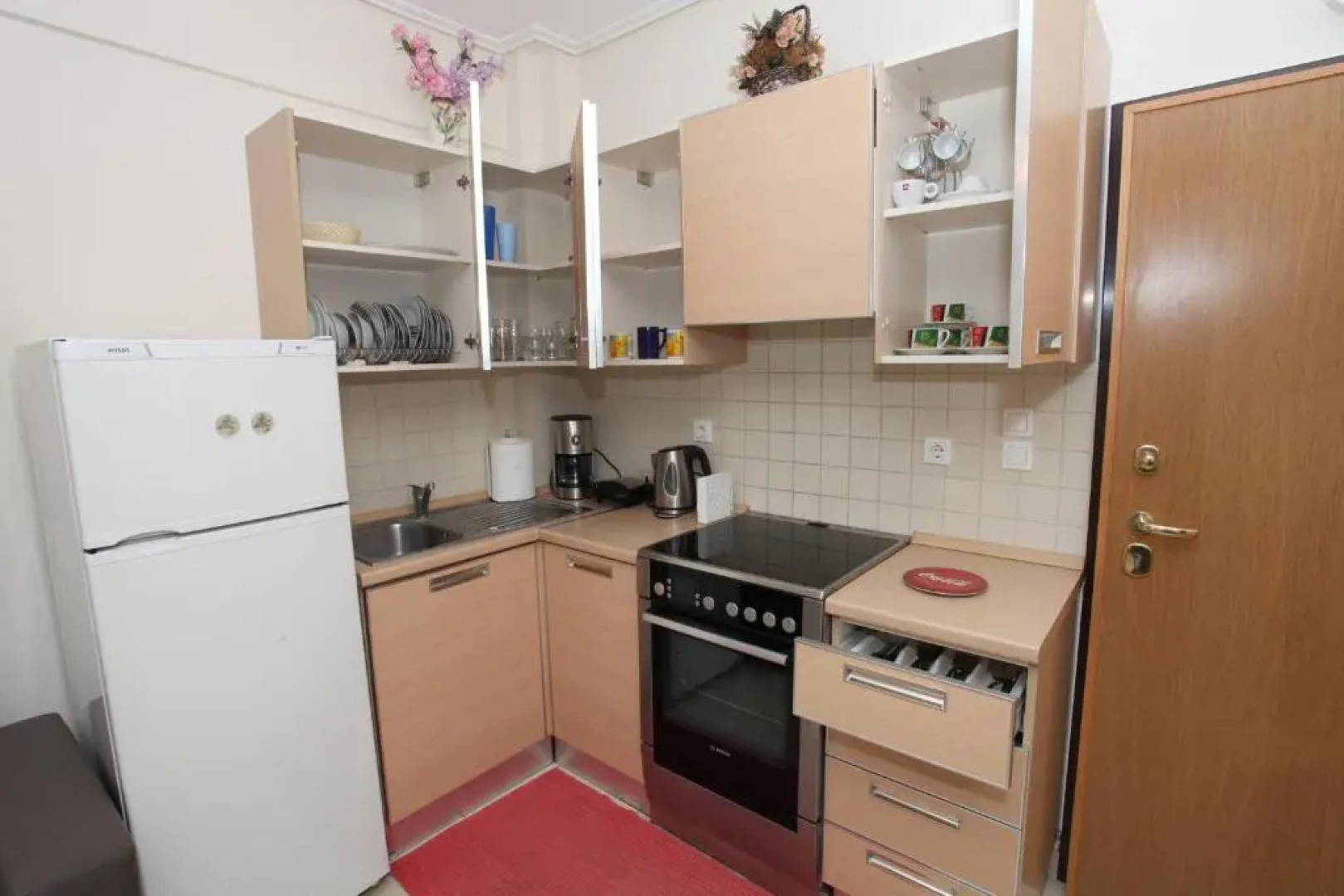 Luxury Flat in Neoi Poroi with Free Parking, 2' mins from the Beach!