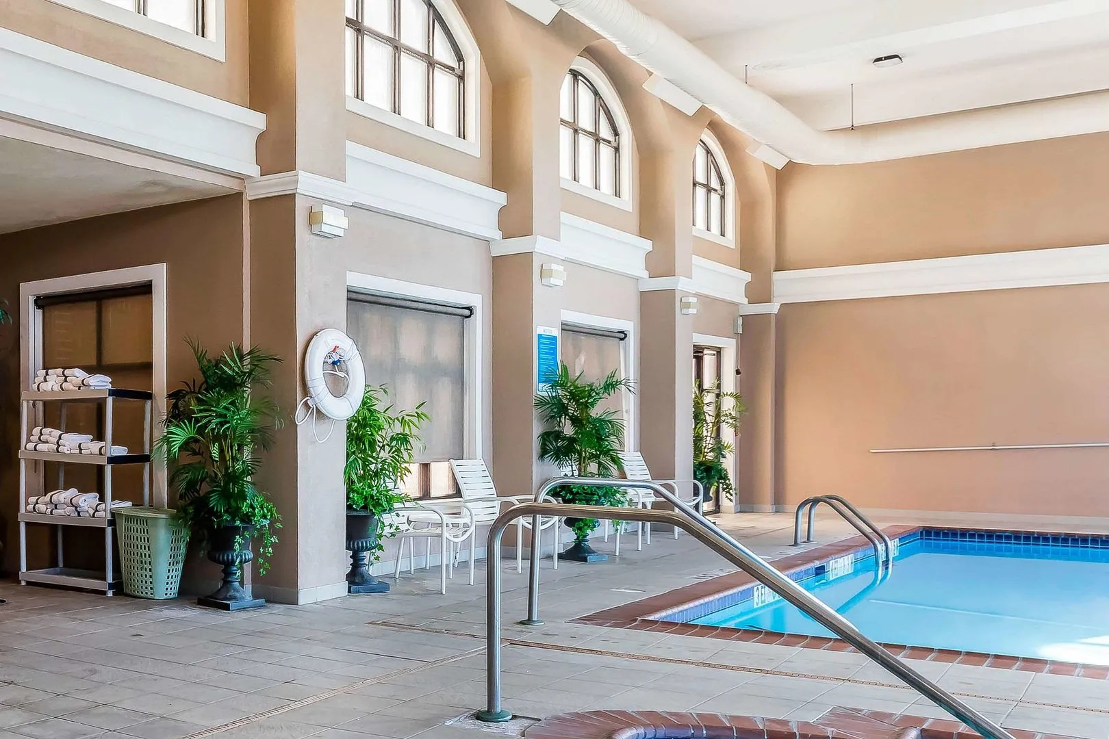 Comfort Inn & Suites Airport - American Way