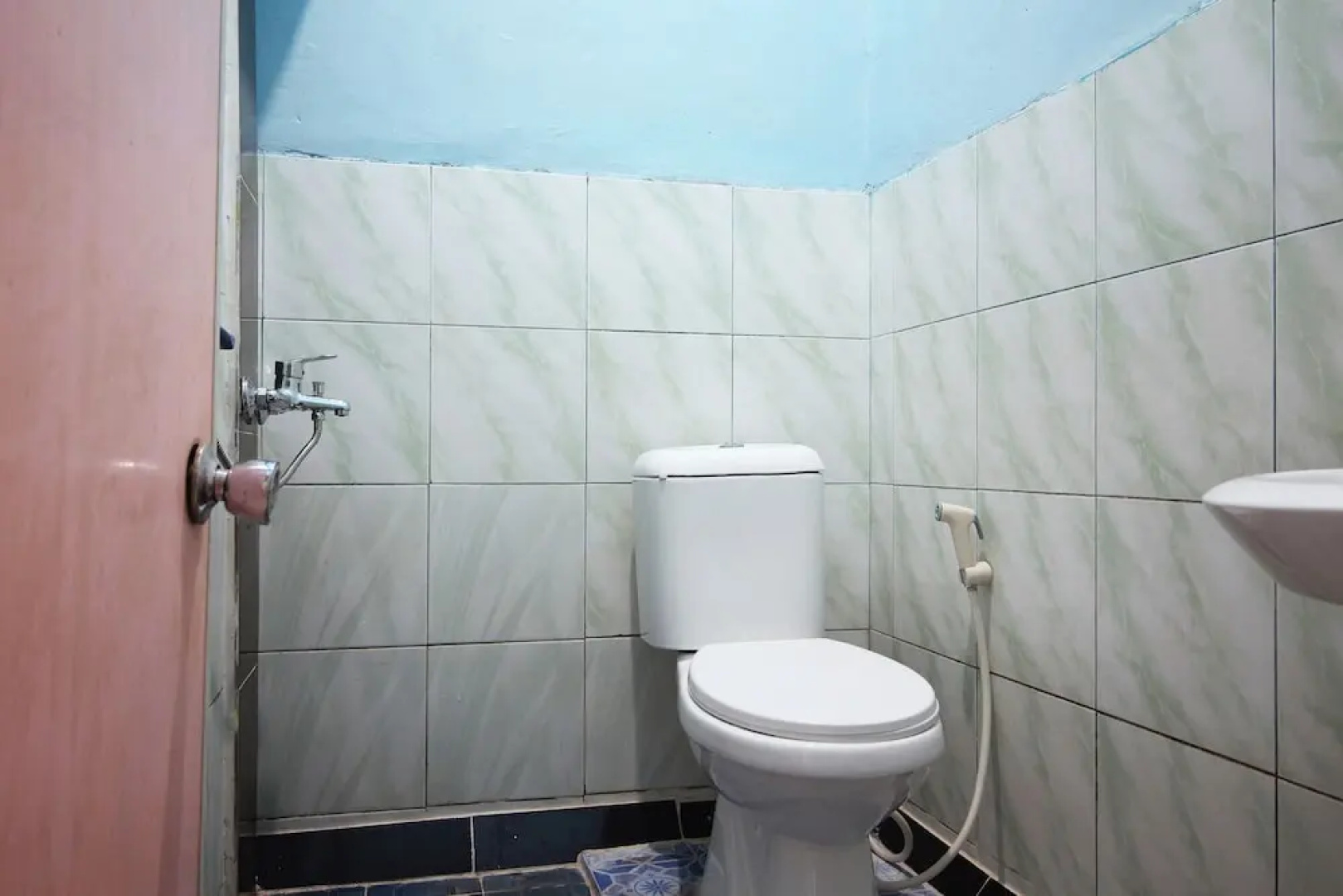 OYO 2222 Hotel Lee