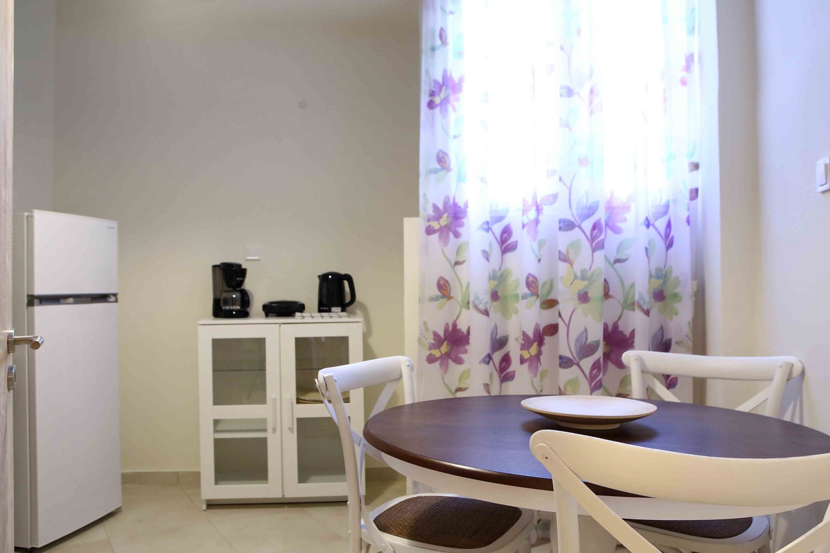 Best House Anakreontos