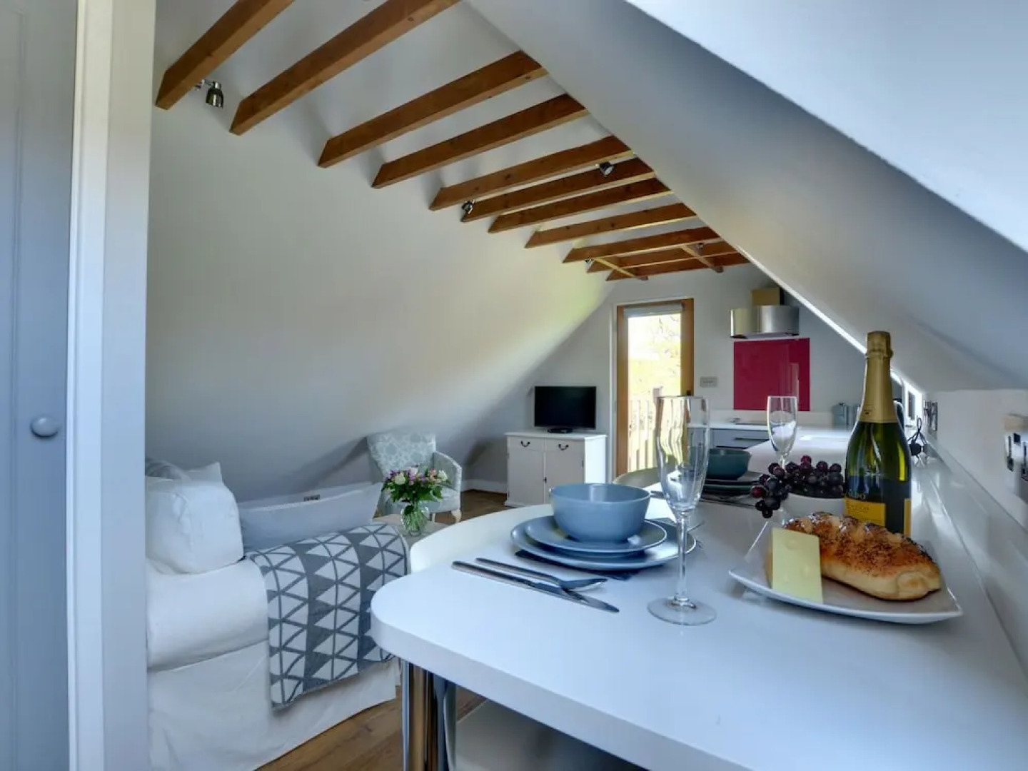 With Wonderful Views, This Could be the Most Romantic Hideaway Ever