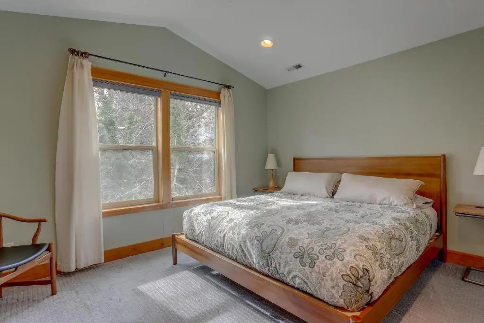 Spacious B2 Townhome with Fireplace and BBQ on the Deck by RedAwning