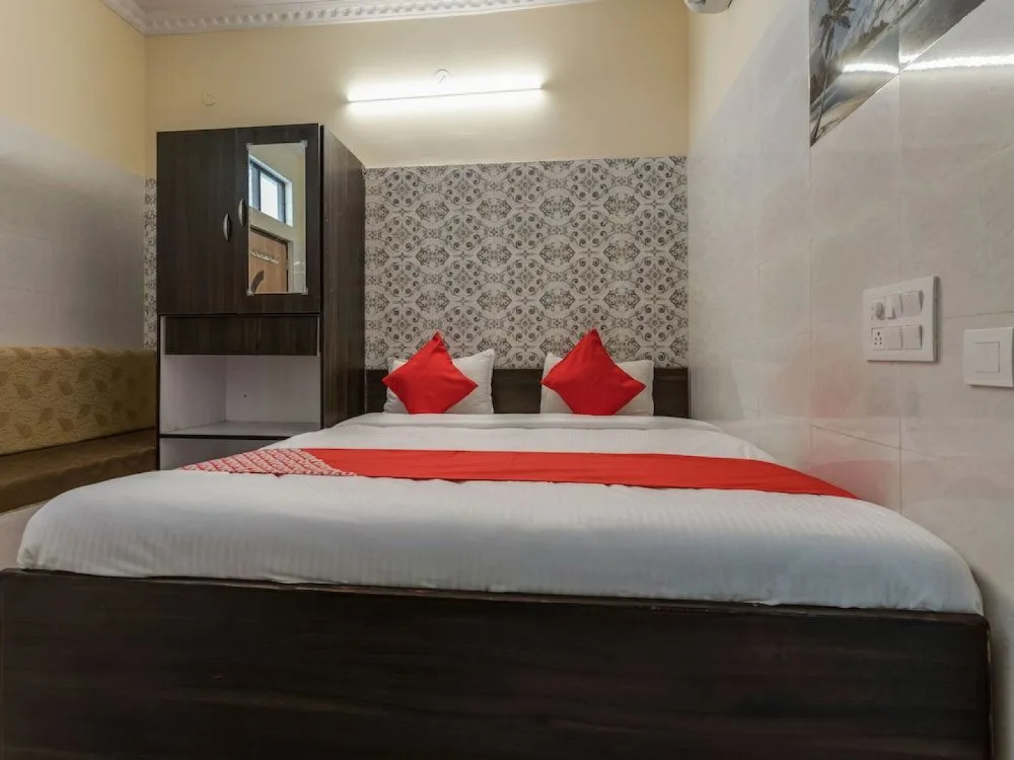 OYO 12984 Hotel Karwees Inn