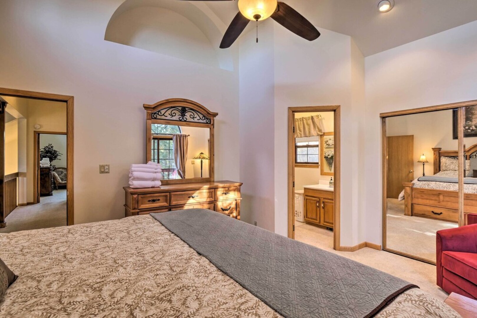 Expansive Mountain Retreat w/ Views of Pikes Peak!