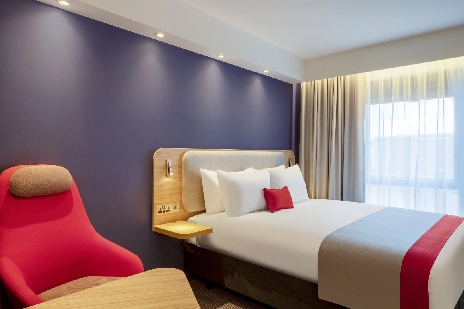 Holiday Inn Express Cambridge West Cambourne by IHG