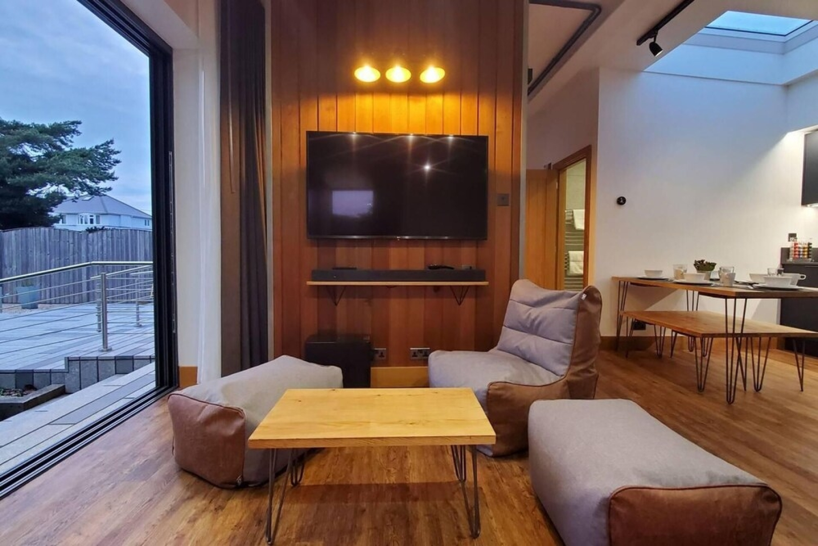 The Cedarwoods - Luxury Studio for 5!