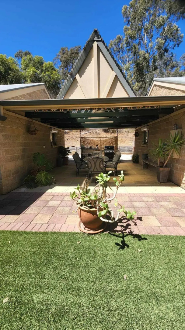 Riesling Trail and Clare Valley Cottages