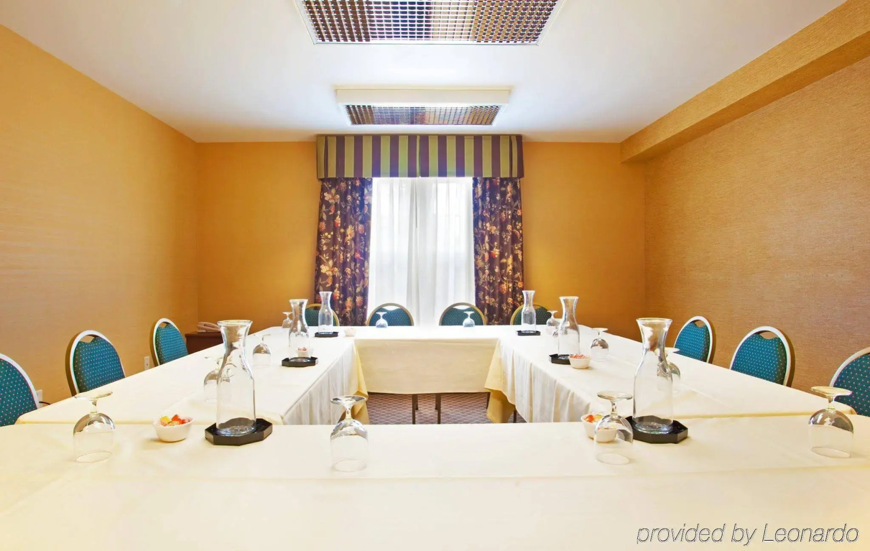 Holiday Inn Express Hotel & Suites Iron Mountain by IHG