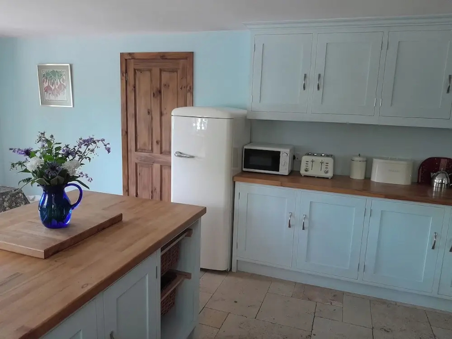 Canal-side 5-bed Cottage - Sleeps 10, Pet Friendly