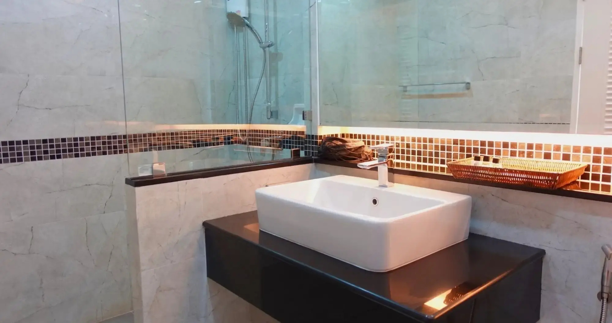 Seastar Hotel And Service Apartment