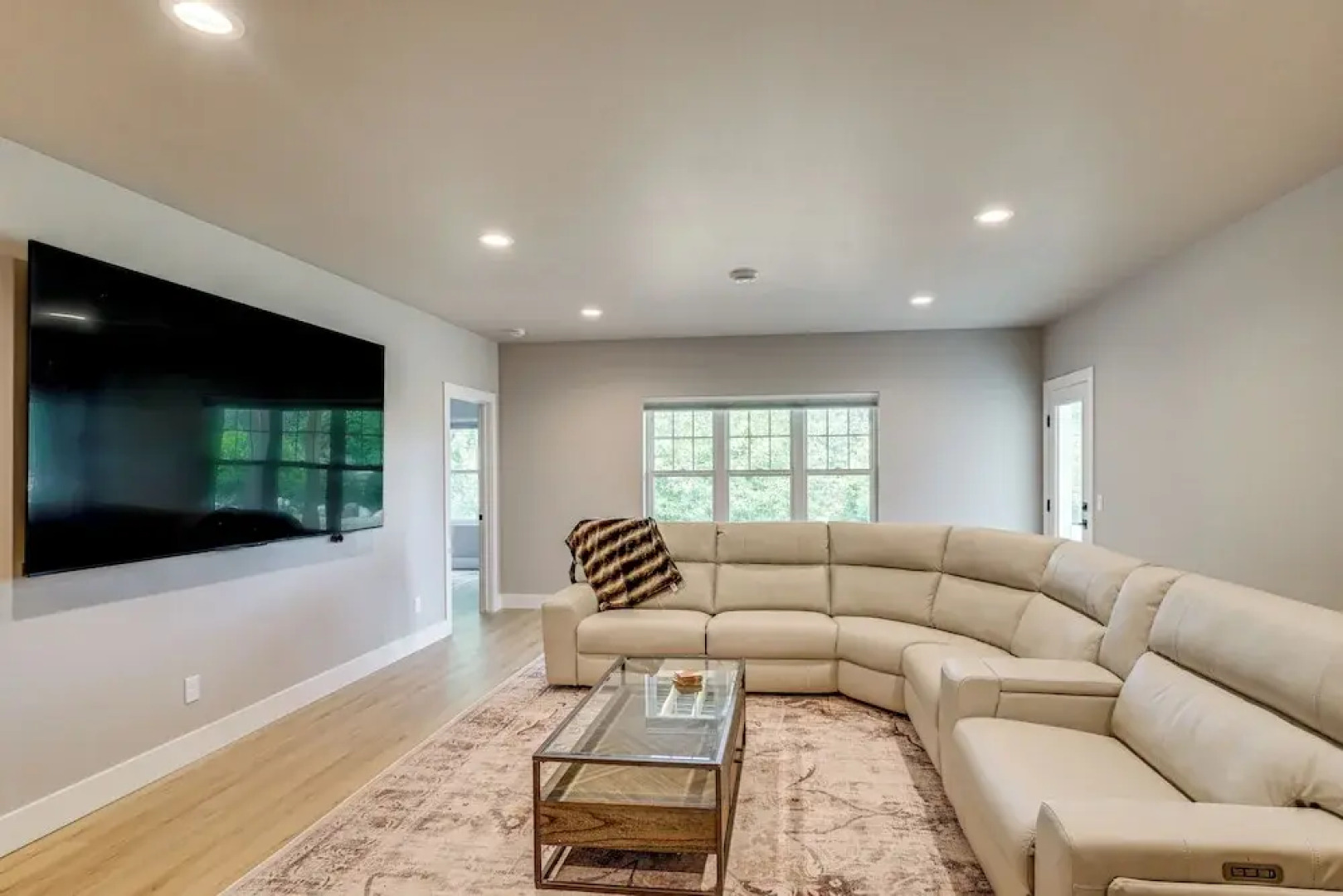 Walk to Beaches + Restaurants: Elkhart Lake Escape