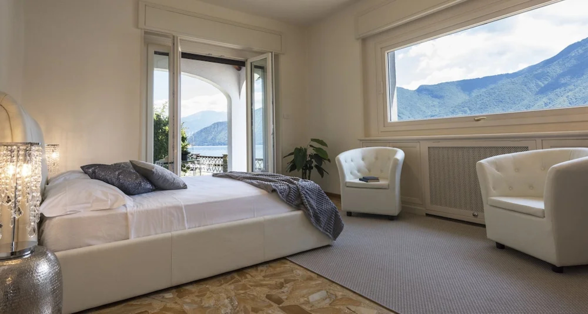 Villa Bianca on the Lake - Parking