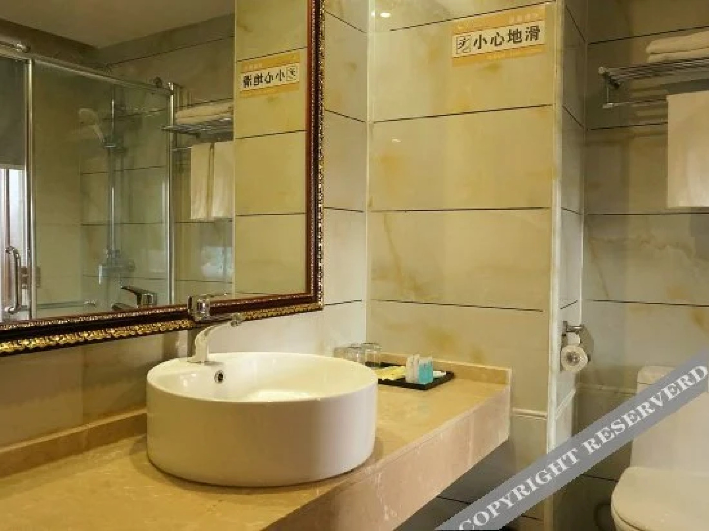 Saturday Business Hotel