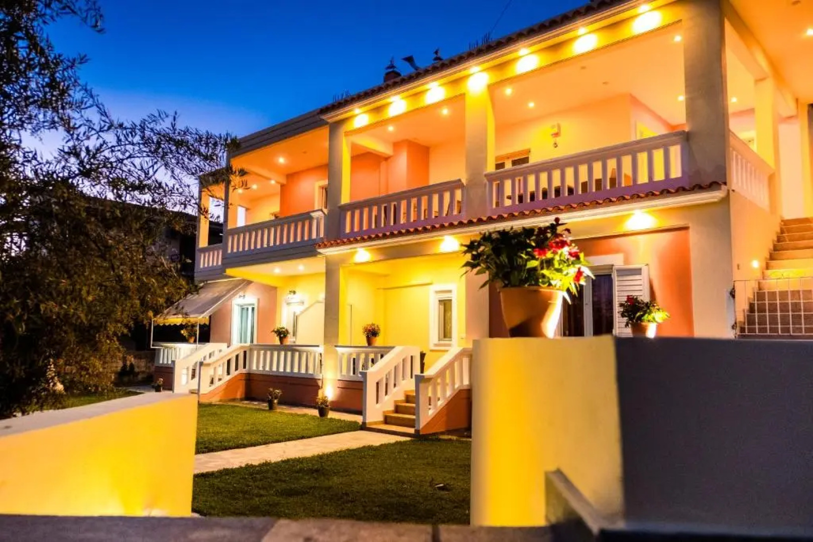 Τα ανετα διαμμερισματα του Λεκα Α2