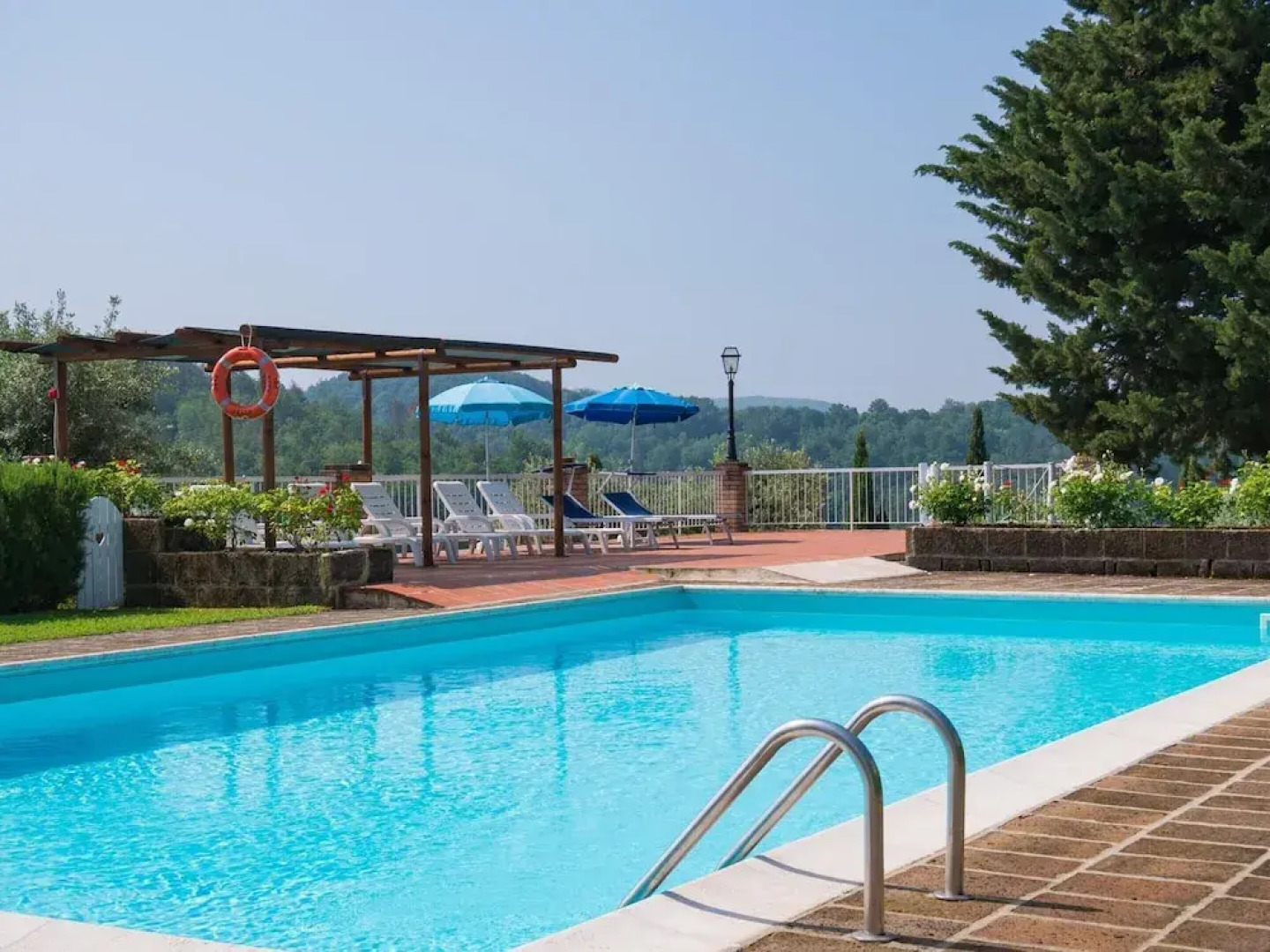 Romola Retreat: Tuscan Escape