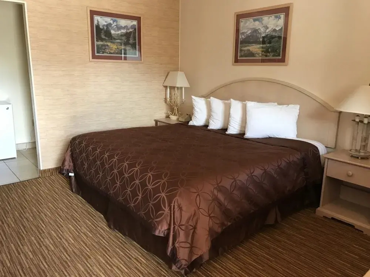 Frontier Lodge
