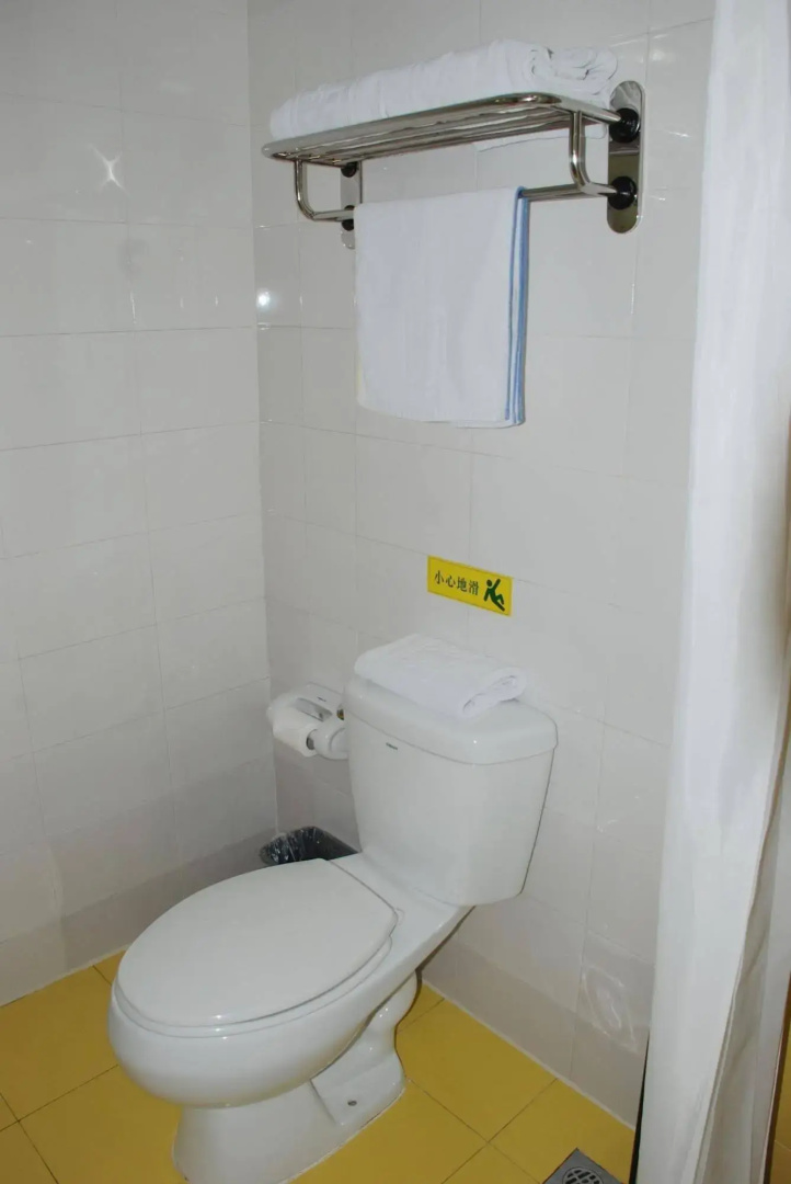Home Inn Wuhan Jinghan Avenue Dazhi Road Light Rail