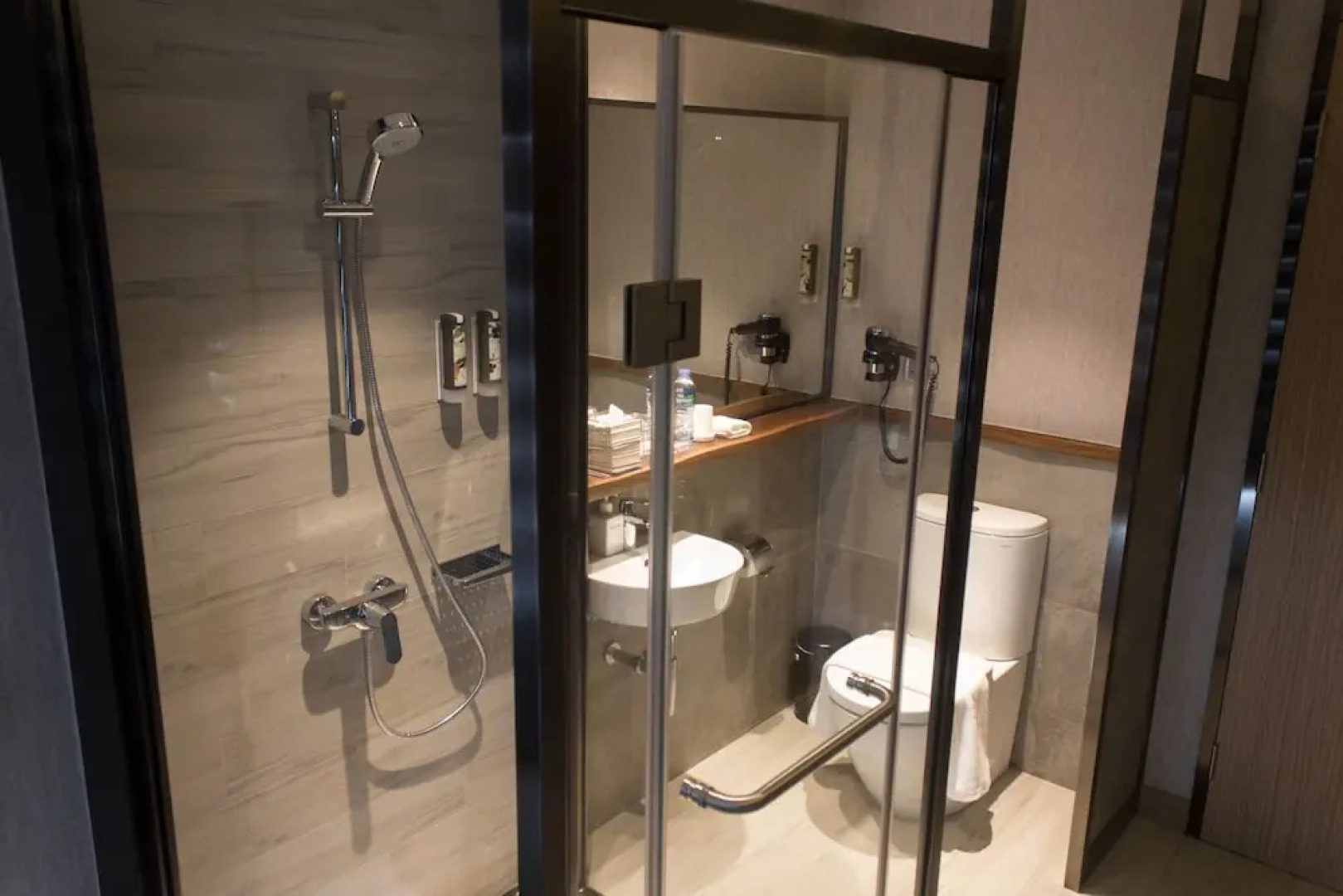 Transit Resting Lounge by Aerotel (within restricted area)