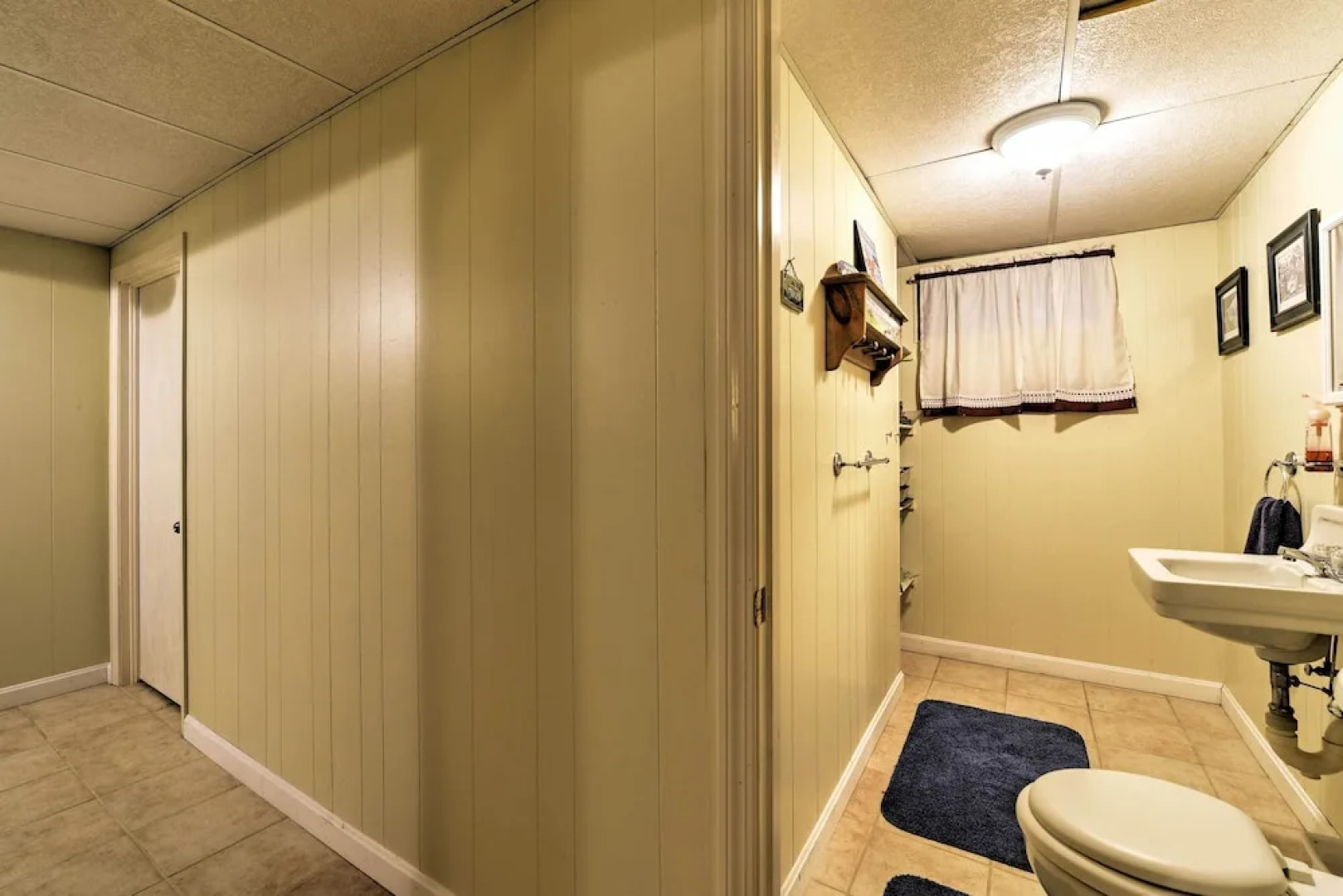 Mashpee House w/ Wraparound Deck - Walk to Beach!