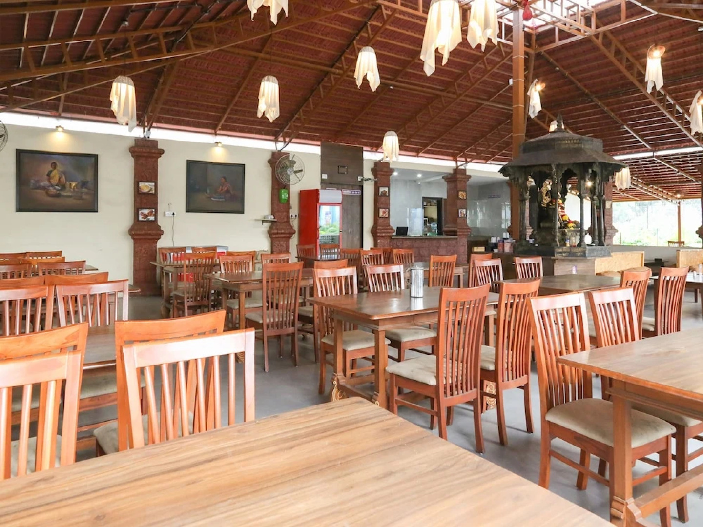 OYO 16138 Raj Palace