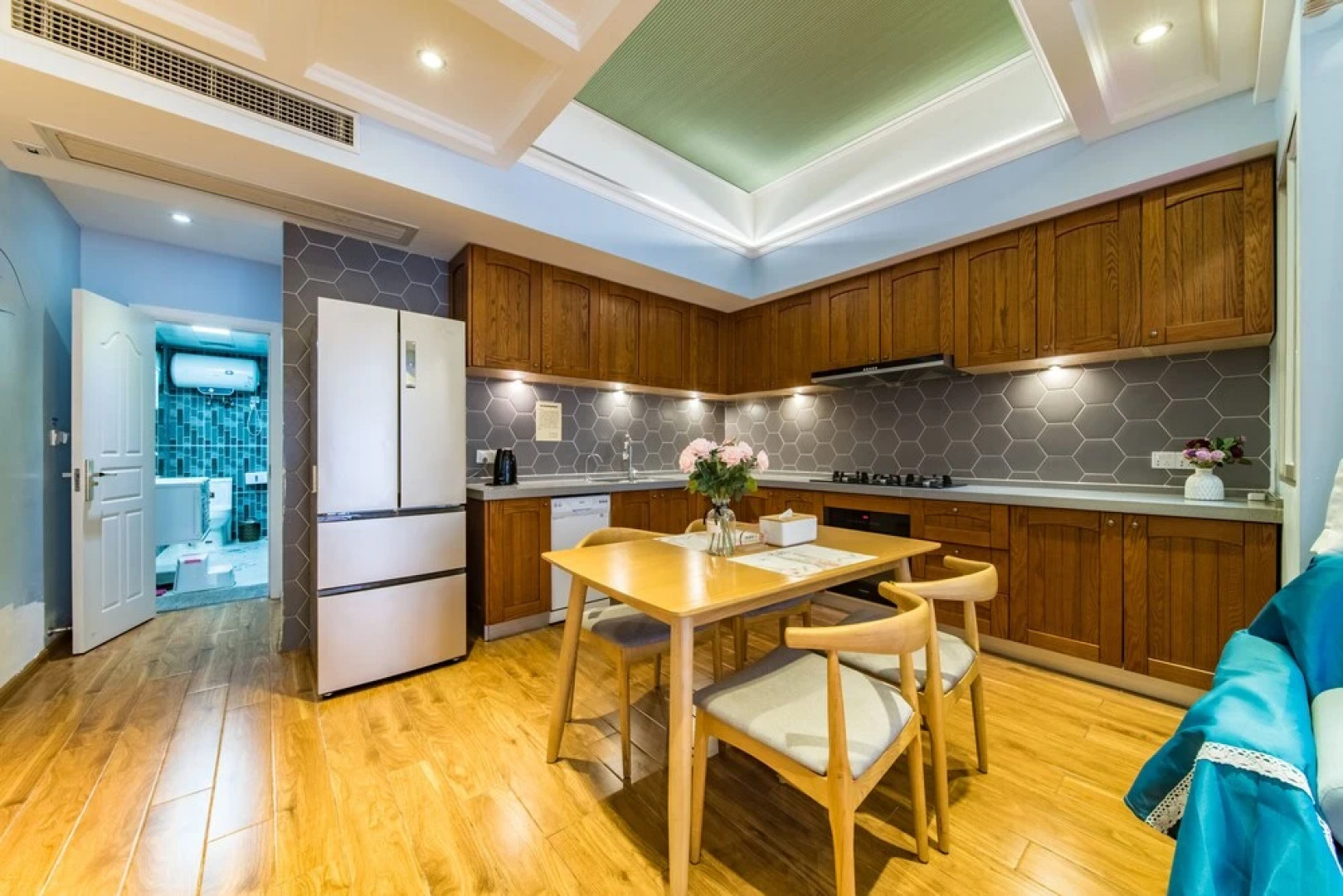 Rockabond Family Inn