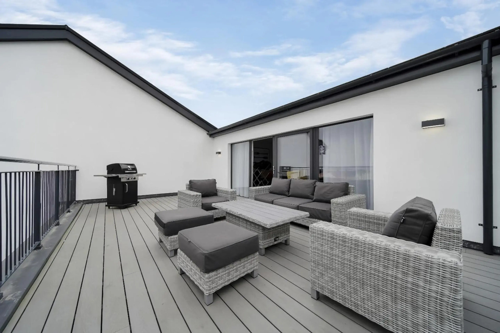 BayView Luxury 3 Bedroom Apartment First Floor