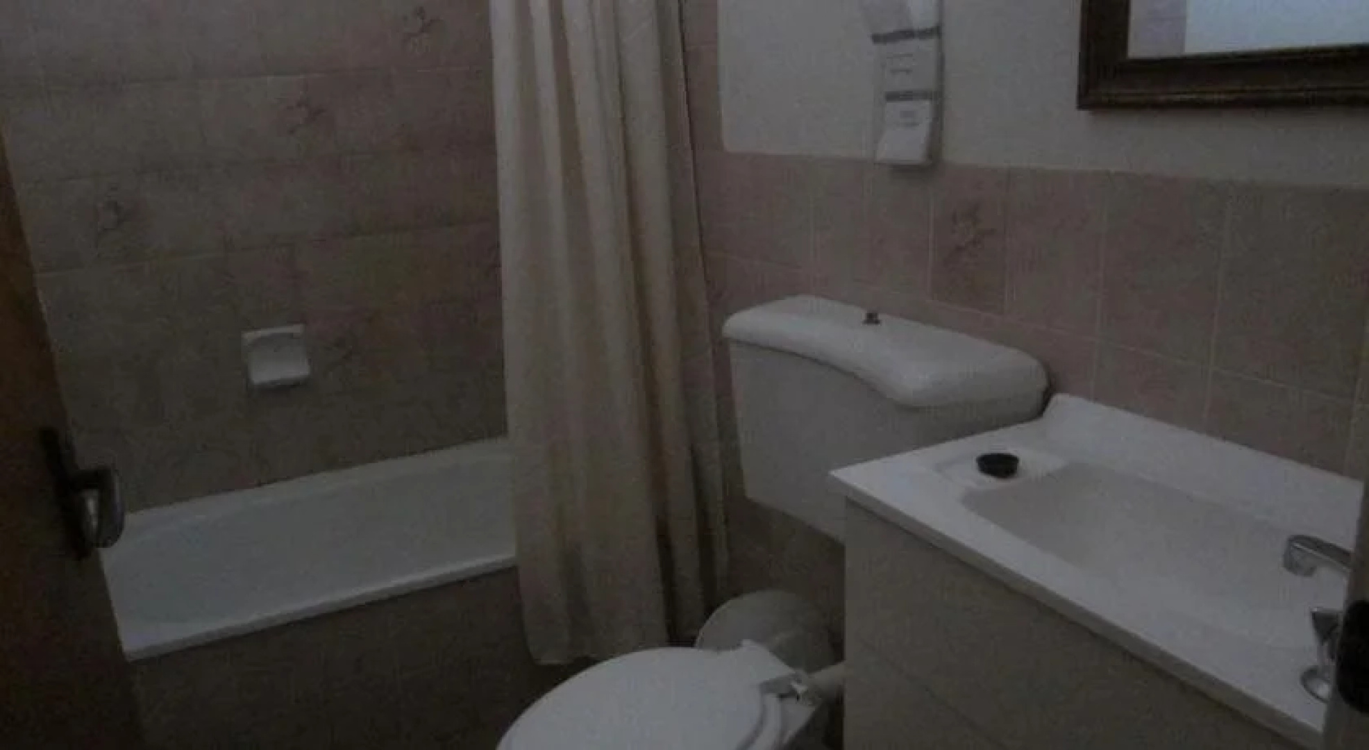 County Lodge Motor Inn