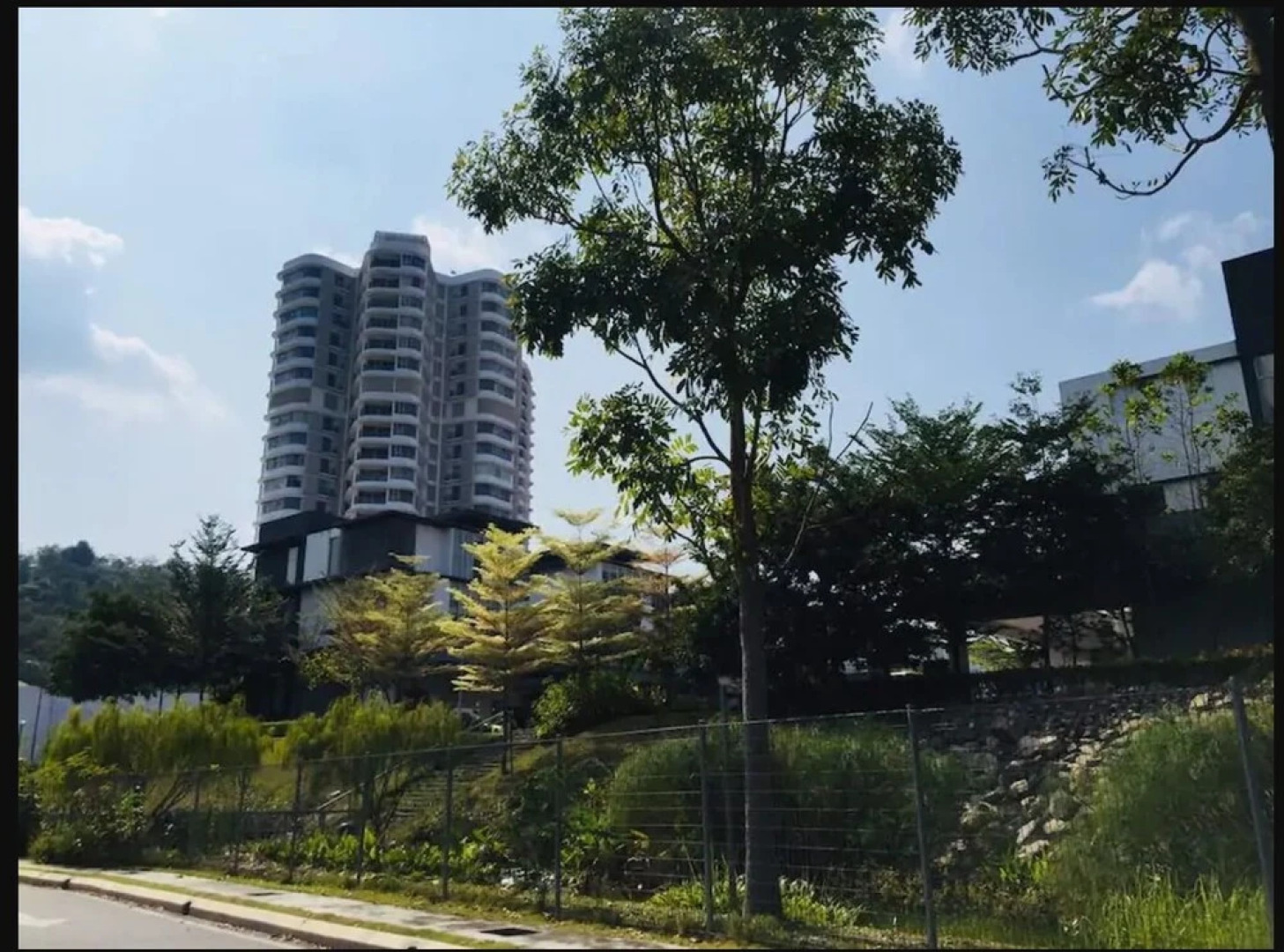 Sky Bungalow Green Beverly Hills