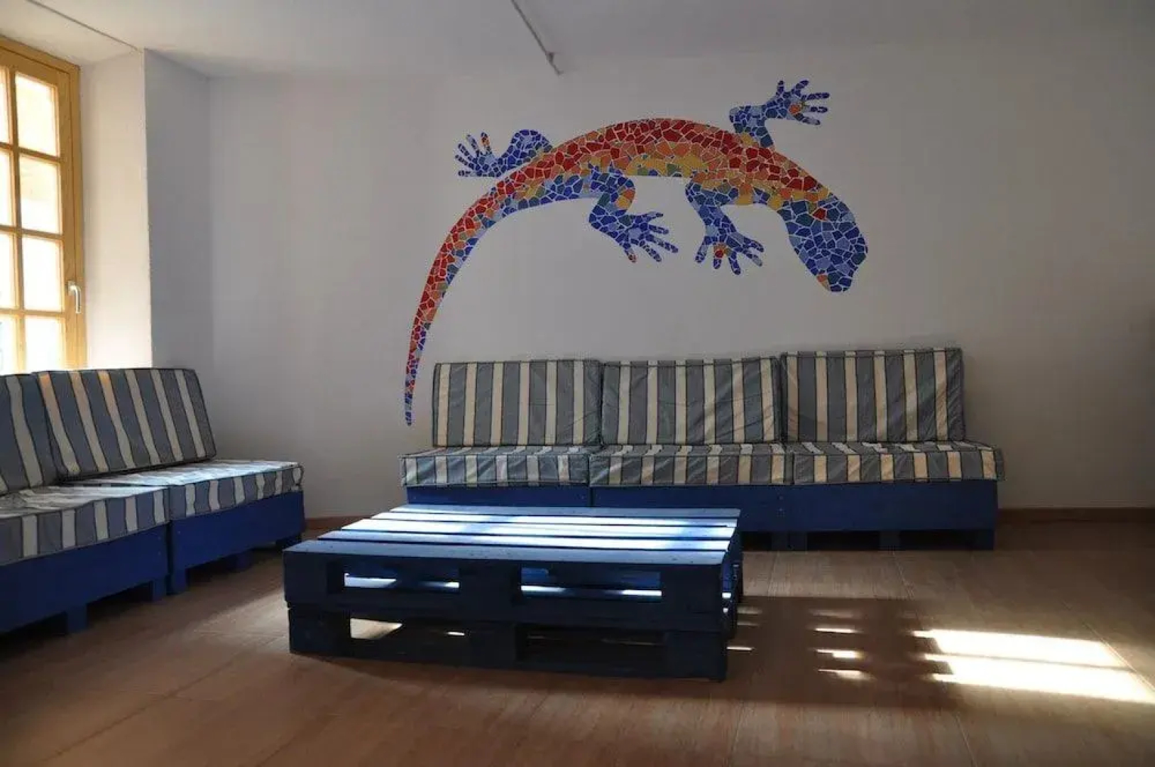 Mana Mana Youth Hostel