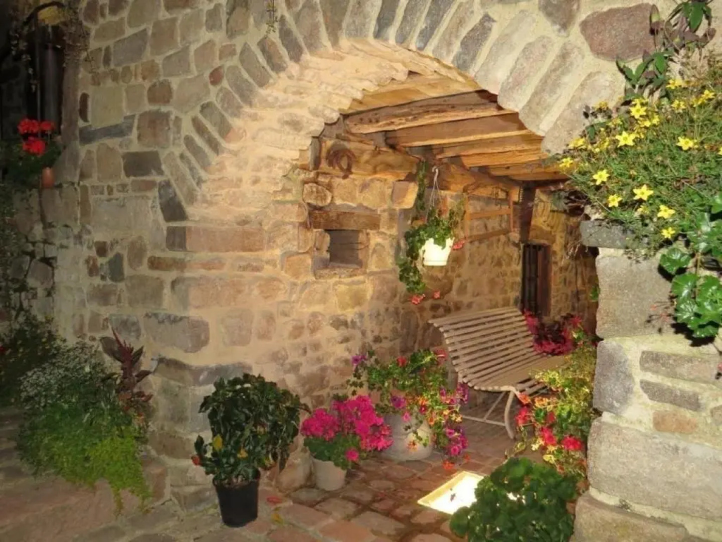 Gîte Chirassimont, 2 pièces, 4 personnes - FR-1-496-137