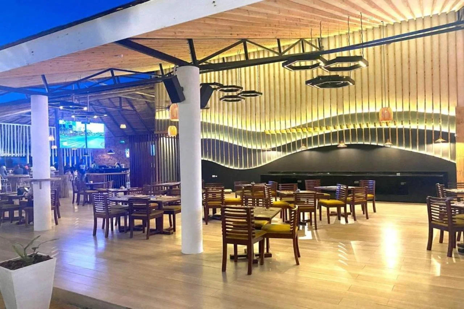 Giraffe Ocean View Hotel