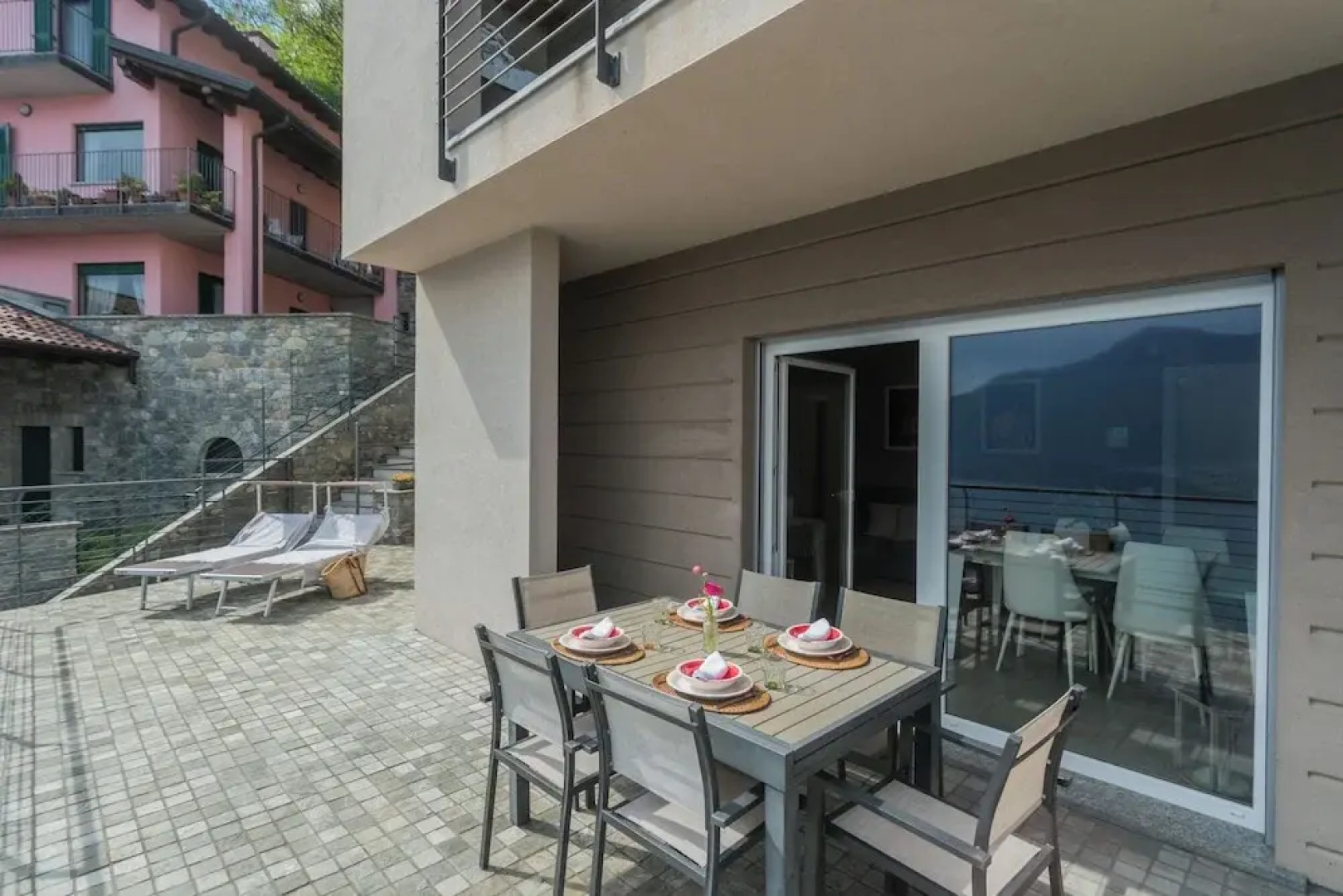 Blooms by the Lake by Rent all Como