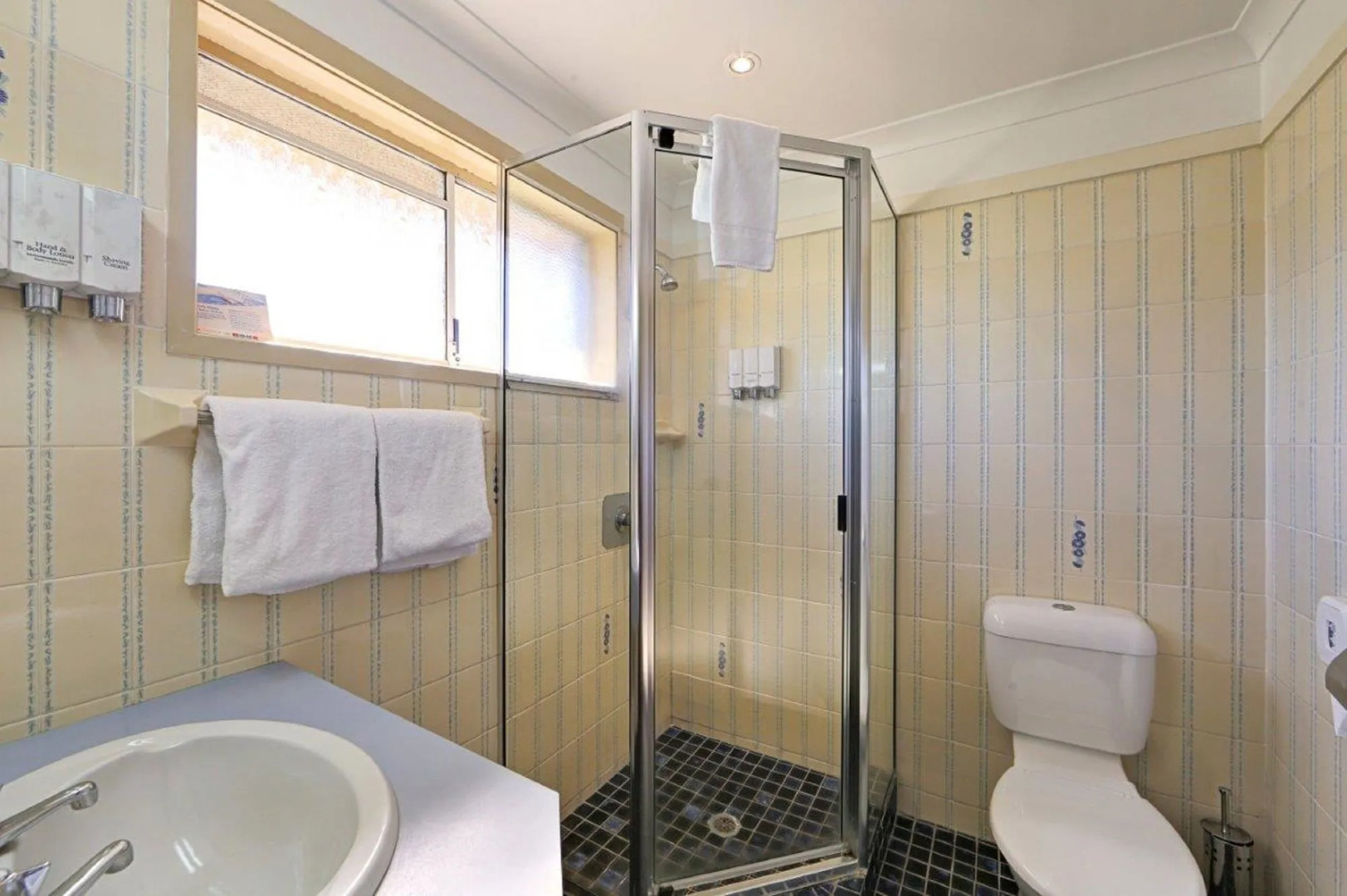 Smart Motel Bert Hinkler