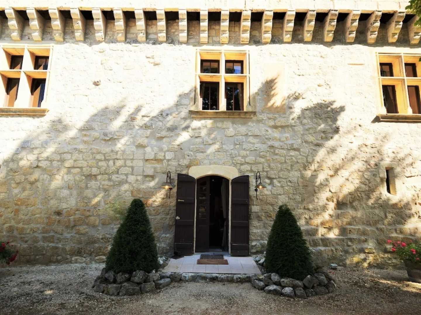 Rustic Castle in Bon-Encontre with Terrace
