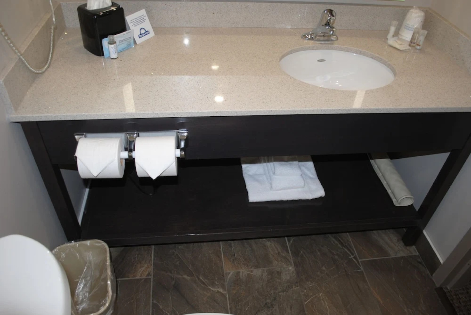 Days Inn and Suites Lindsay