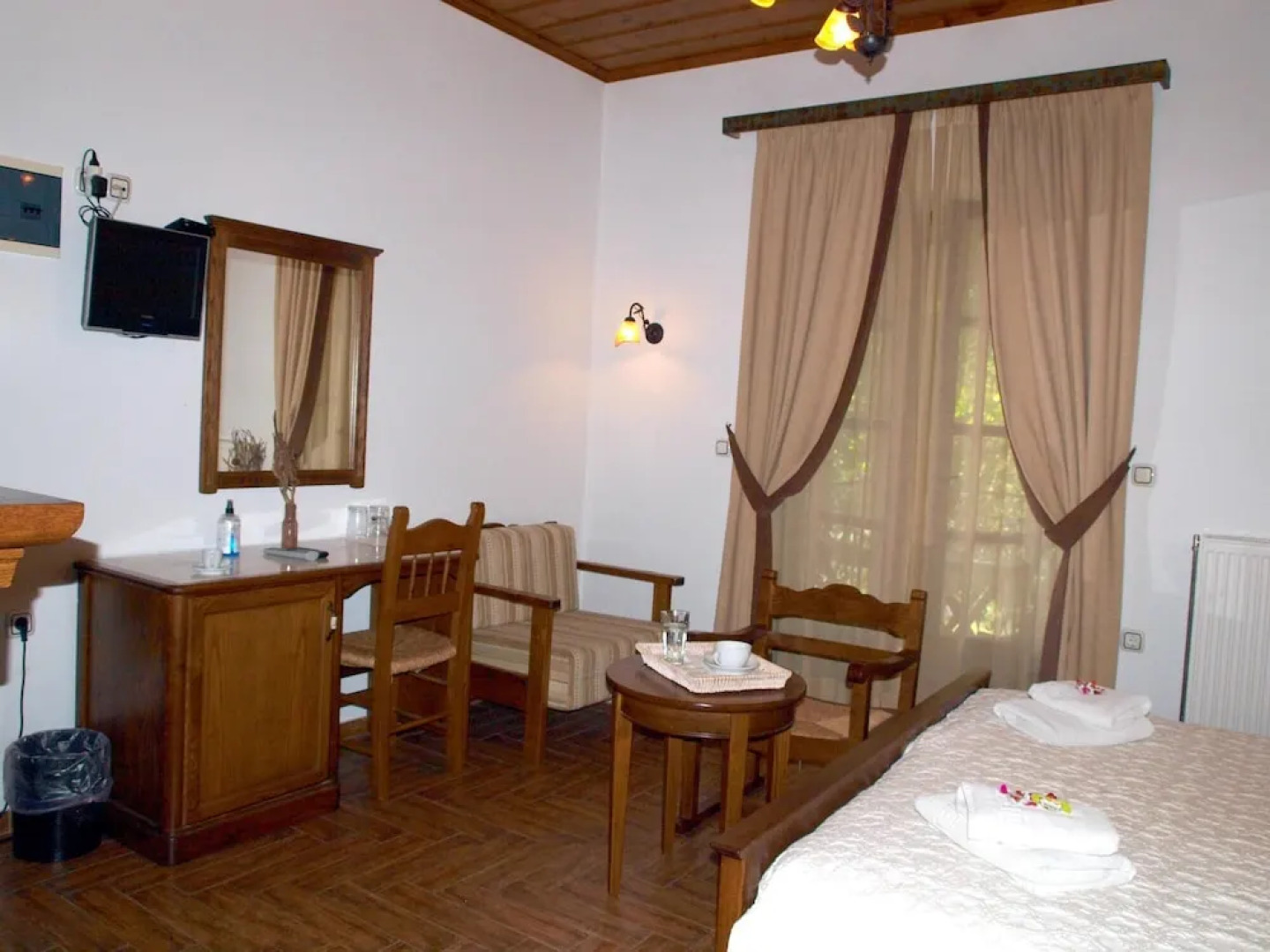 Heliodora Deluxe Triple Room 3