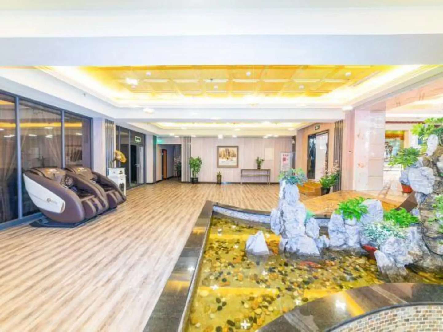 Friendship Peak Hotel