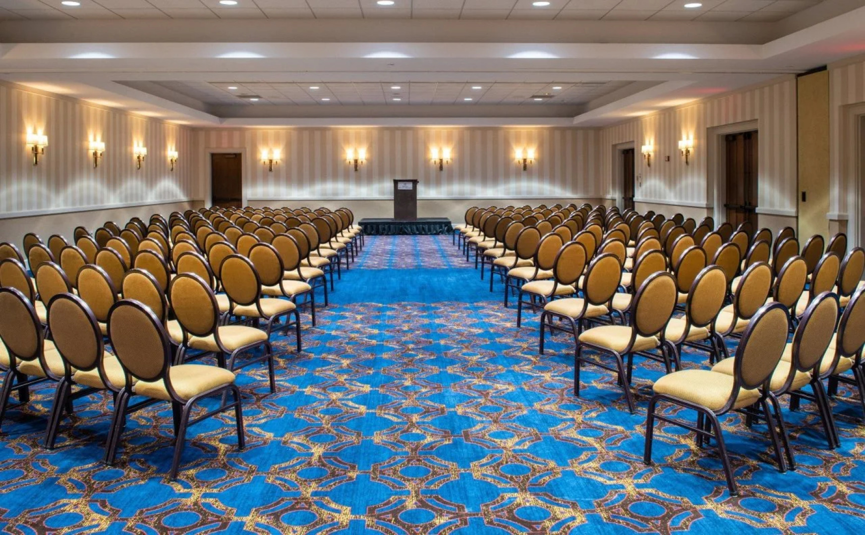 Sheraton Milwaukee Brookfield Hotel