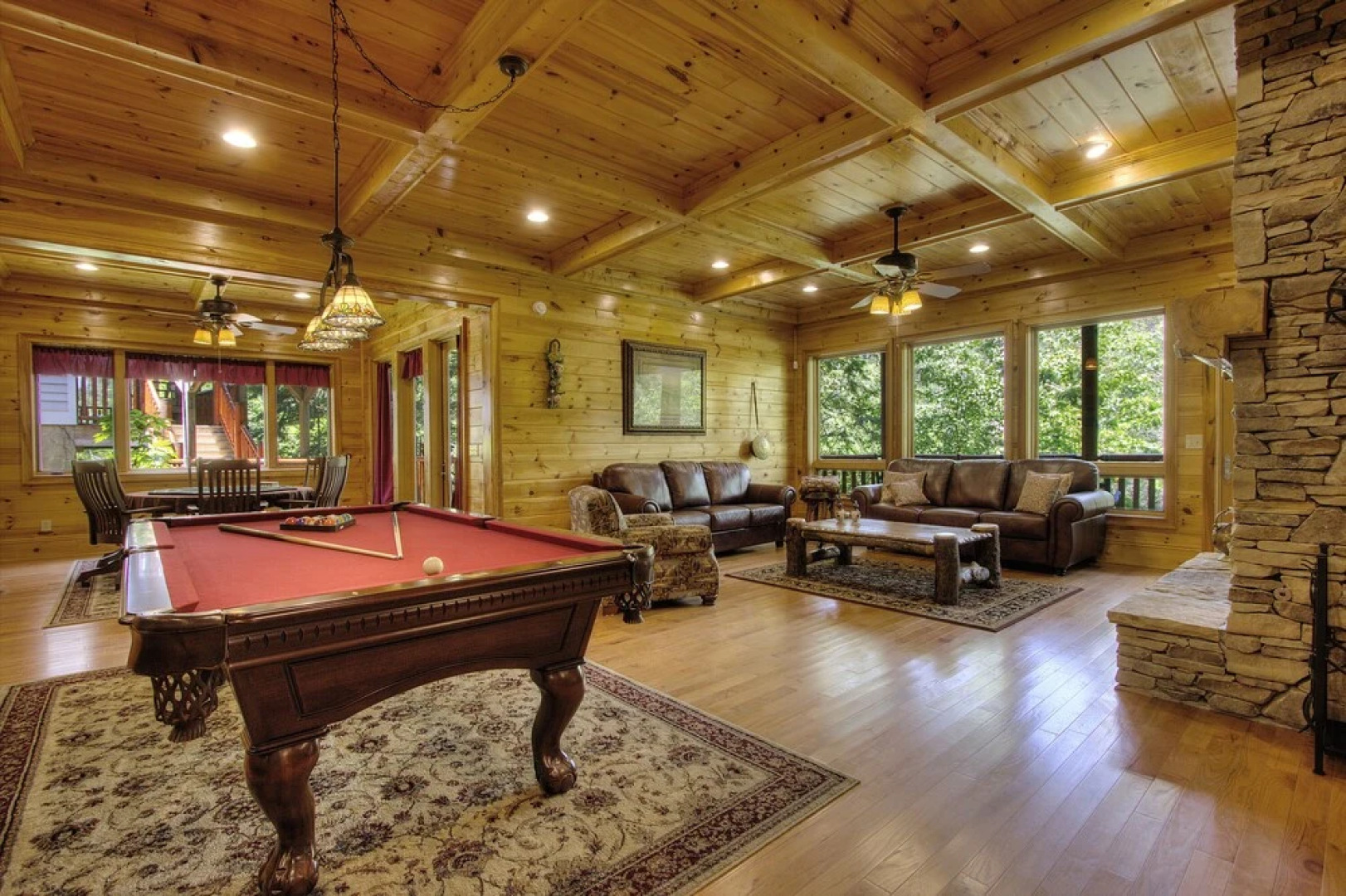 Birds Creek Mansion 650 - Six Bedroom Cabin